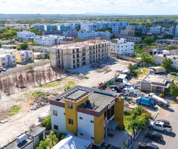 Torres, tapones y servicios al l&iacute;mite: la otra cara de Ver&oacute;n-Punta Cana