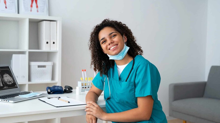 La enfermería es el rostro humano que sostiene la seguridad y la calidad en la atención médica La enfermería es el rostro humano que sostiene la seguridad y la calidad en la atención médica