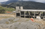 La eterna construcci&oacute;n de planteles escolares en la Cordillera Central agudiza la deuda social