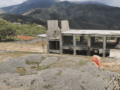 La eterna construcción de planteles en Cordillera Central