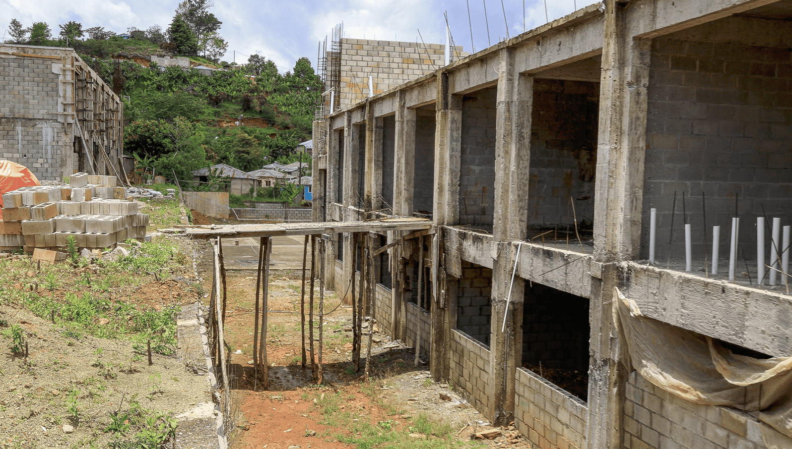El liceo de Los Fríos lleva 13 años en construcción.&nbsp;