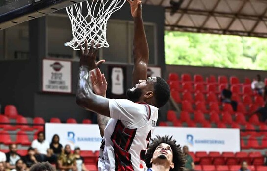 Gigantes evitan colapso en el &uacute;ltimo cuarto; vencen a Marineros