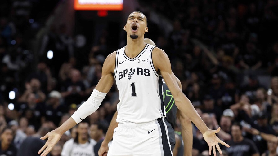 Wembanyama expulsado por falta antideportiva en cuarto juego entre Spurs y Wolves