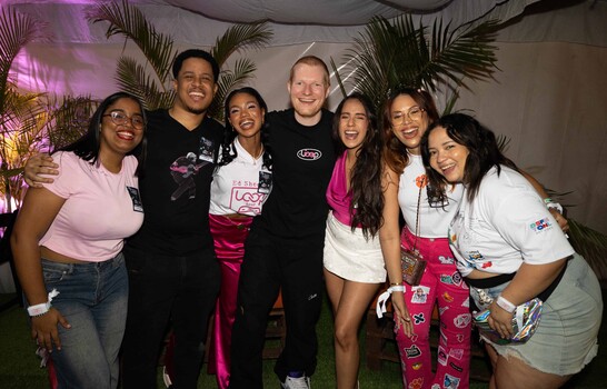 Seis fan&aacute;ticos dominicanos lograron conocer a Ed Sheeran en el Quisqueya