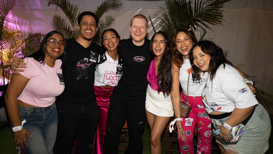 Seis fan&aacute;ticos dominicanos lograron conocer a Ed Sheeran en el Quisqueya