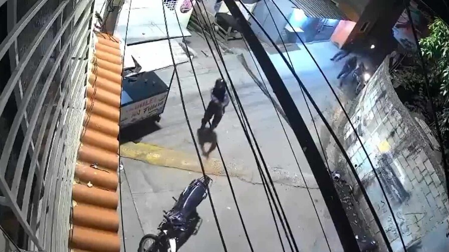 Fuerte enfrentamiento a tiros en el km 14 de la Duarte: un sargento muerto y dos delincuentes