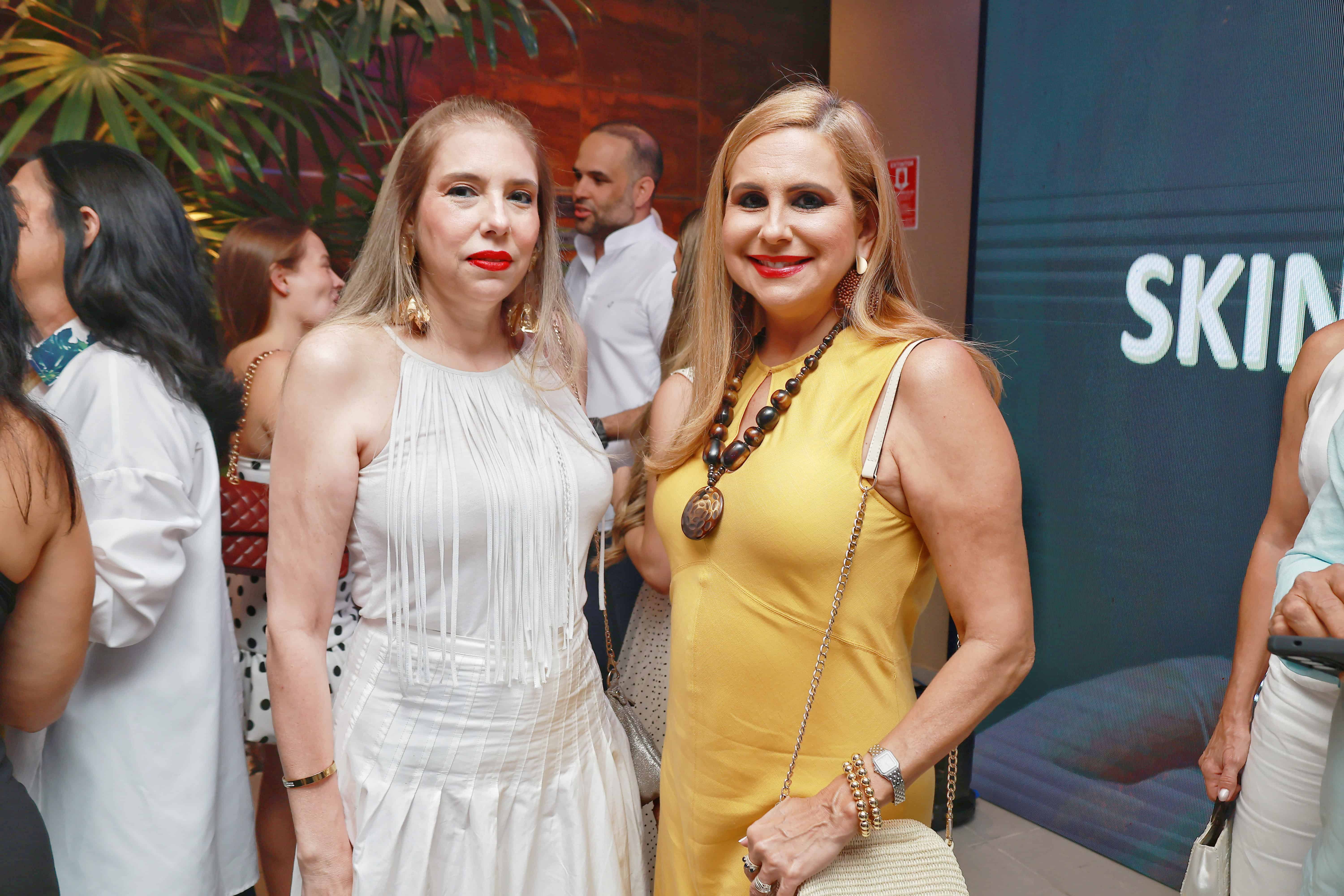 Edith Gómez y María Isabel de Farías.