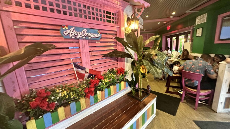 El restaurante dominicano Ajo y Orégano entra en la lista de los 100 mejores de Nueva York en 2026