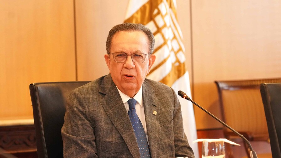 Abinader confirma a H&eacute;ctor Valdez Albizu como gobernador del Banco Central