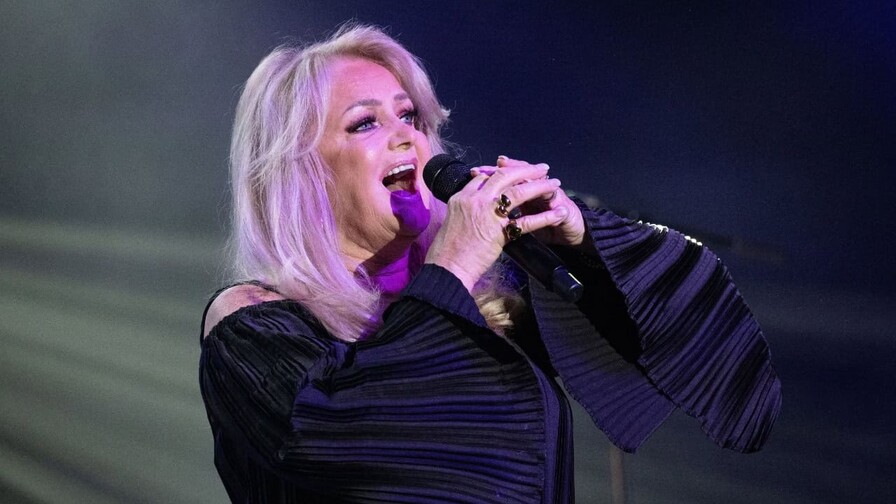 Bonnie Tyler sigue gravemente enferma aunque estable, confirma su equipo