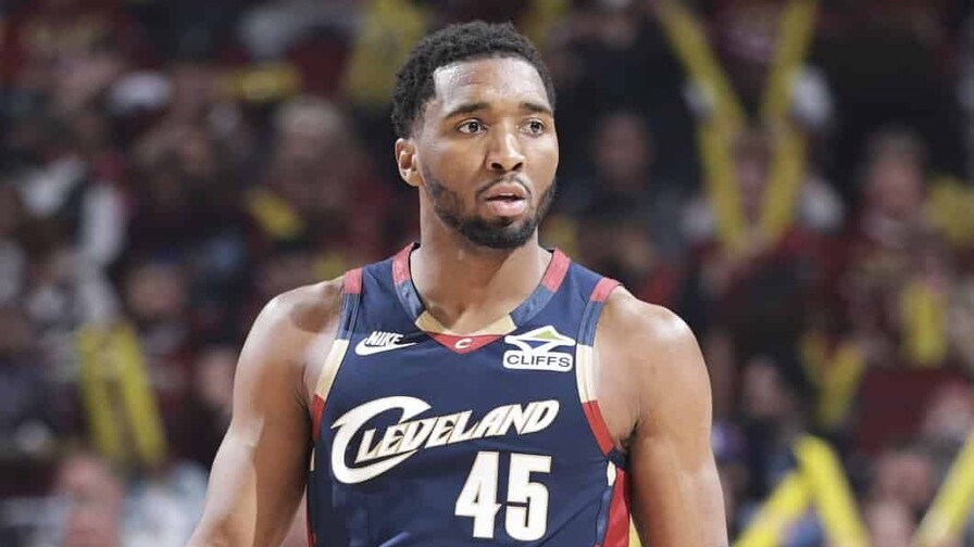 Cavaliers empata serie ante Pistons con una segunda parte de r&eacute;cord de Mitchell
