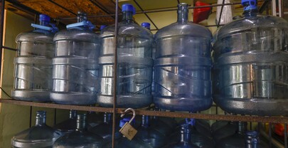 Botellones de agua suben hasta RD$10 y elevan el gasto mensual de las familias