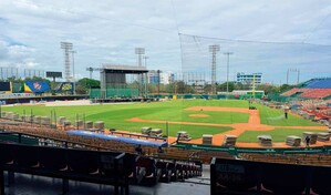 Retiran carpeta del Estadio Quisqueya, luego de espect&aacute;culo art&iacute;stico