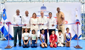 Presidente Abinader encabeza entregan de pabellones deportivos en La Romana