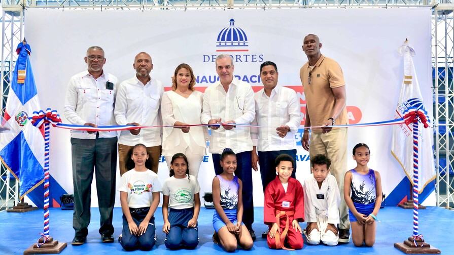 Presidente Abinader encabeza entregan de pabellones deportivos en La Romana