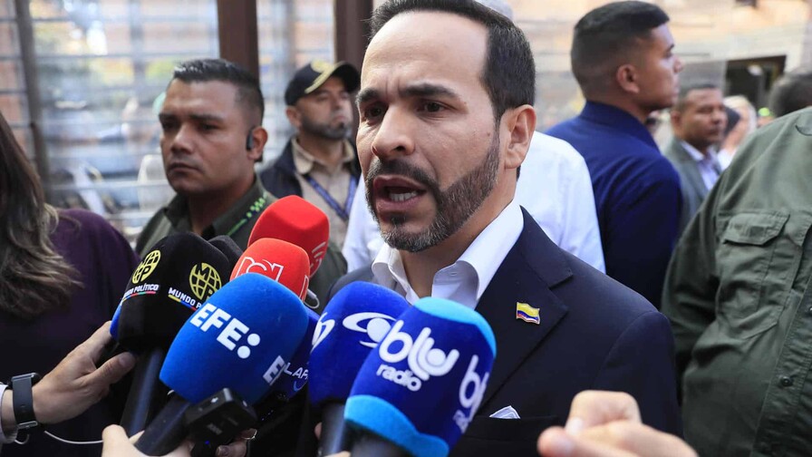 Principal candidato derechista de Colombia dice que atacar&aacute; aviones y barcos cargados de droga