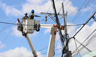 Edeeste rehabilita redes el&eacute;ctrica en el sector de Los Tres Brazos