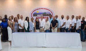 El Centro Cultural Rainieri y la Asociaci&oacute;n Dominicana de Transporte Tur&iacute;stico formalizan alianza