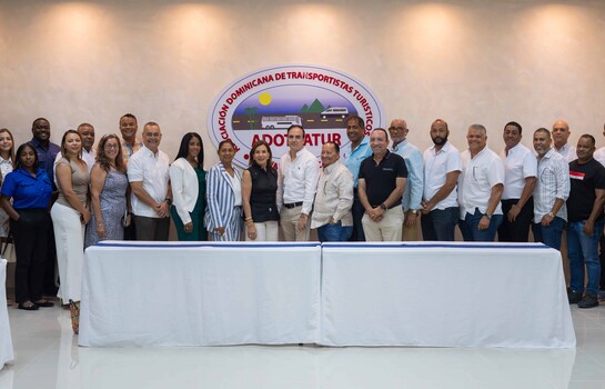 El Centro Cultural Rainieri y la Asociaci&oacute;n Dominicana de Transporte Tur&iacute;stico formalizan alianza