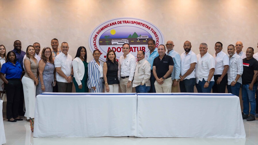 El Centro Cultural Rainieri y la Asociaci&oacute;n Dominicana de Transporte Tur&iacute;stico formalizan alianza