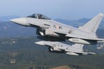 Austria, país neutral, intercepta con sus Eurofighters vuelos de aviones militares de EE. UU. Austria, país neutral, intercepta con sus Eurofighters vuelos de aviones militares de EE. UU.