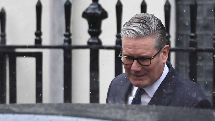 El tradicional discurso del rey, eclipsado por la crisis del gobierno laborista brit&aacute;nico
