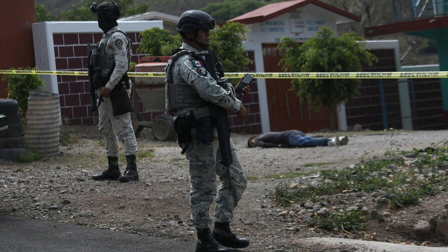 México envía al Ejército y a la Guardia Nacional a estado de Guerrero por ola de violencia México envía al Ejército y a la Guardia Nacional a estado de Guerrero por ola de violencia