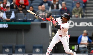&Aacute;ngel Mart&iacute;nez explota con 2 jonrones y 4 empujadas, Cleveland sigue firme en la central