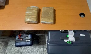 Detectan presunta coca&iacute;na escondida en la maleta de una mujer dominico-suiza