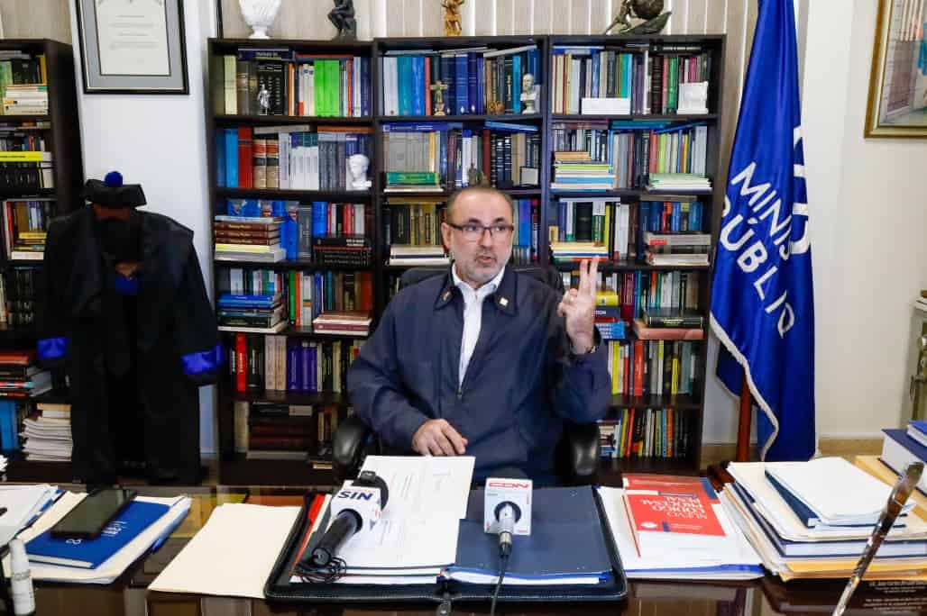 El procurador de la Corte de Apelaci&oacute;n de Santiago, Juan Carlos Bircan, reconoci&oacute; atrasos en algunos procesos judiciales y atribuy&oacute; la mora a diversos factores operativos.<br><br><br>