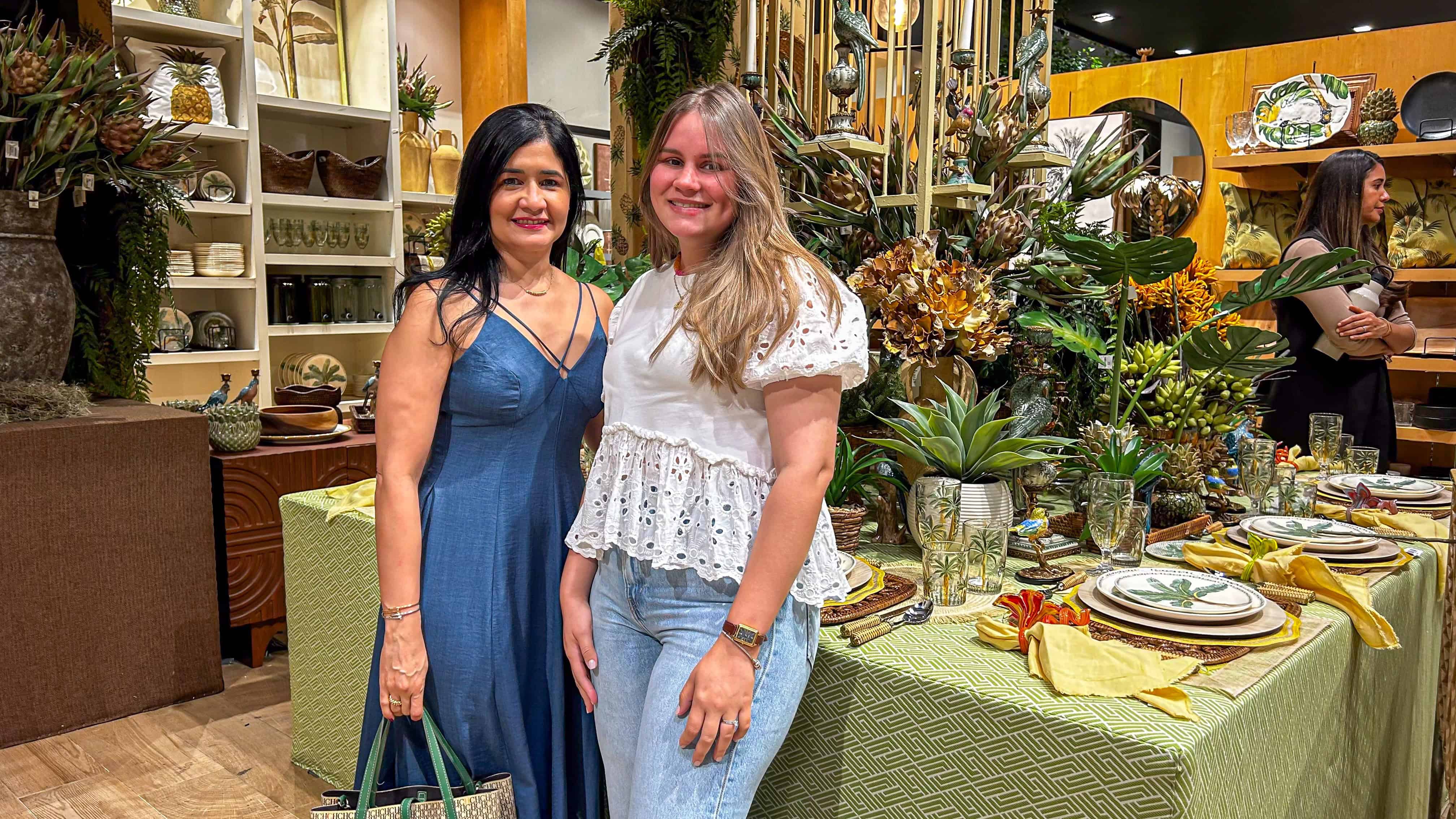 Mariel Paulino y Nicole Garc&iacute;a.