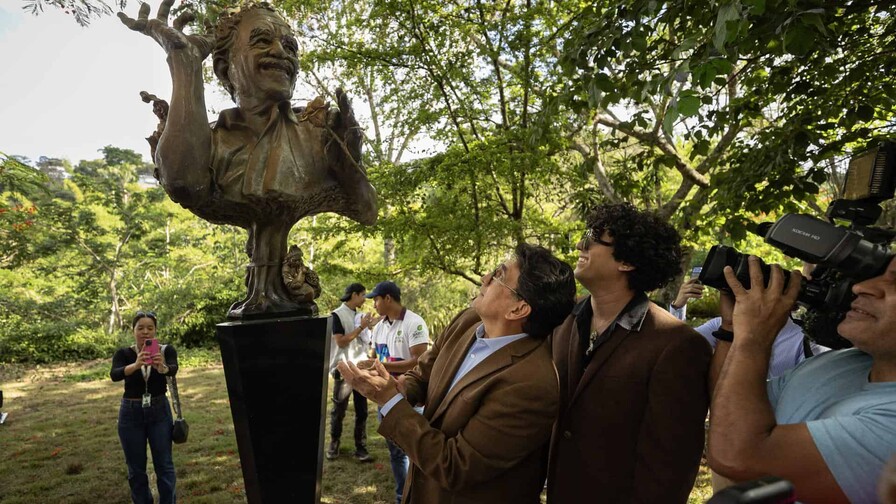 Venezuela rinde homenaje a Gabriel Garc&iacute;a M&aacute;rquez con una escultura en Caracas