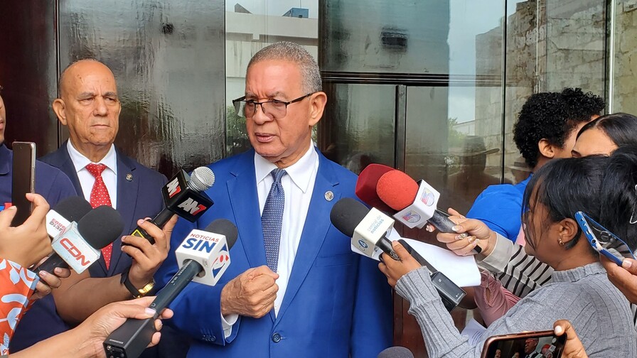 El Instituto Duartiano tilda de "complaciente" acuerdo para que RD reciba deportados de EE. UU.