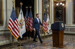 EE. UU. e Irán continúan negociando acuerdo sin saber cuándo o sí se firmará, dice Vance
