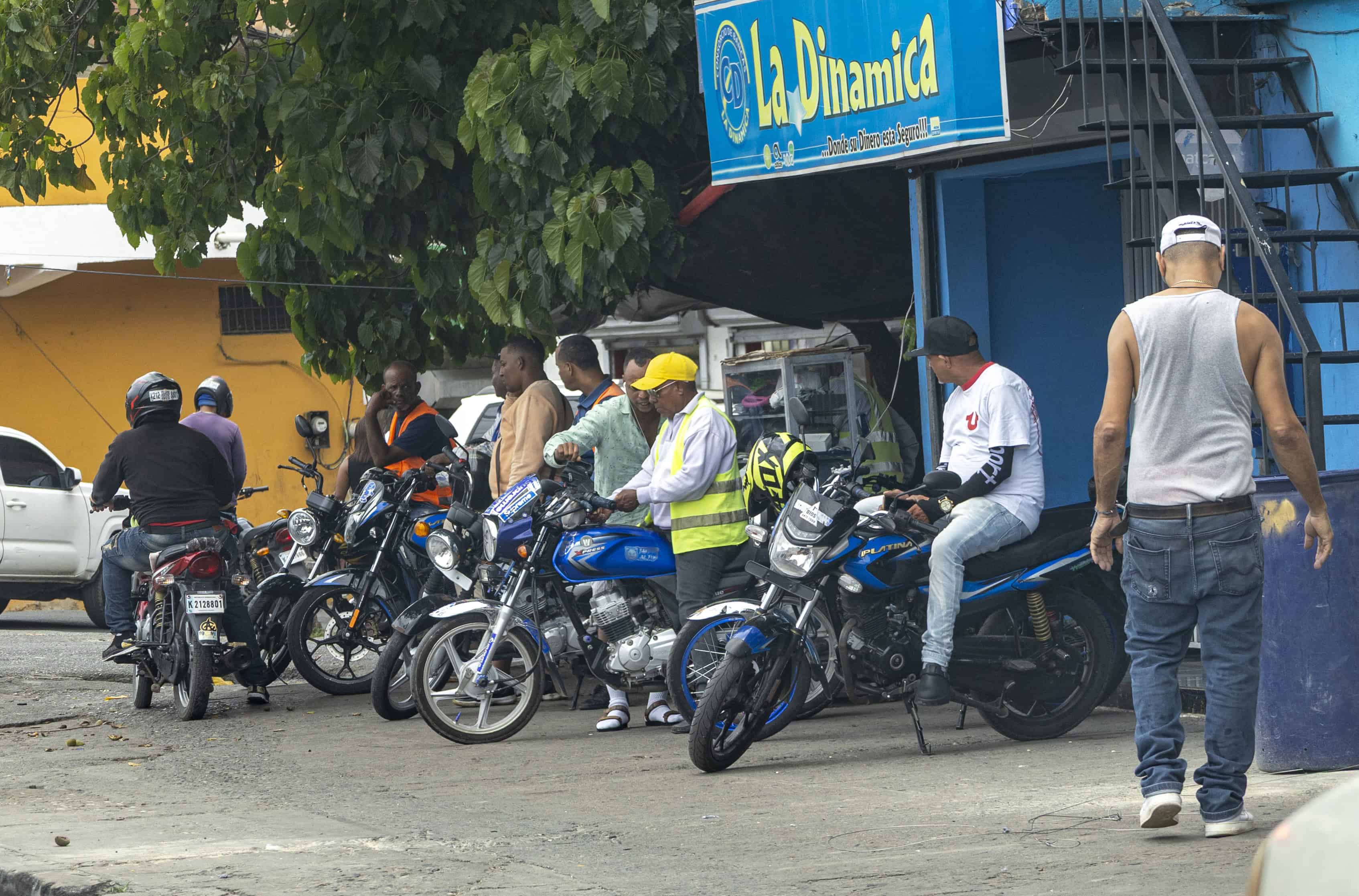 En la primera parte del plan de regulaci&oacute;n se trabajar&aacute; con el sector de los motoconchos.