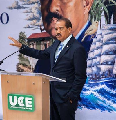 UCE presenta 29 obras literarias de Miguel Phipps Cueto en San Pedro de Macor&iacute;s