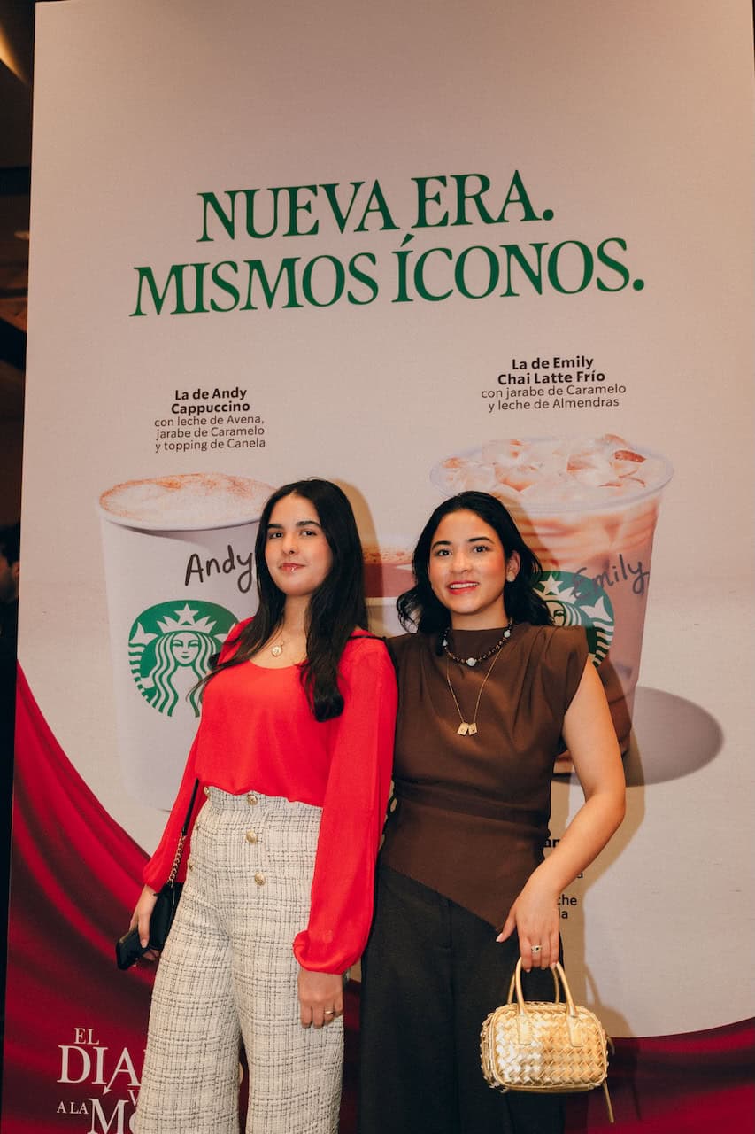 Amelia Pimentel y Natalia Bautista.