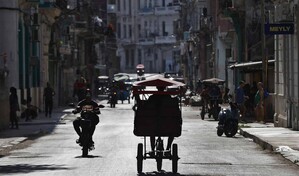 La electricidad se restableci&oacute; en toda Cuba el viernes tras un apag&oacute;n a gran escala, pero la crisis
