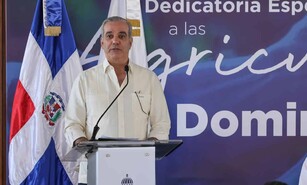 Abinader garantiza el subsidio a los fertilizantes ante alzas por la guerra en Ir&aacute;n