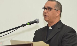 Arzobispo de Santiago plantea interrogantes sobre acuerdo para recibir deportados desde EE.UU.