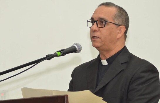 Arzobispo de Santiago plantea interrogantes sobre acuerdo para recibir deportados desde EE.UU.