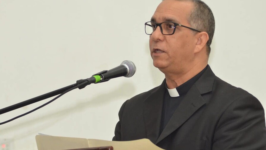Arzobispo de Santiago plantea interrogantes sobre acuerdo para recibir deportados desde EE.UU.