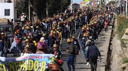 Gobierno de Bolivia acuerda con mineros, pero otras protestas mantienen bloqueada La Paz