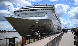 El crucero que estuvo confinado con un brote de gastroenteritis sale del puerto de Burdeos