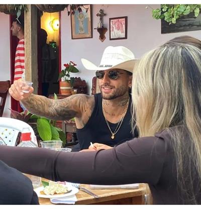 La casa en la que Maluma volvi&oacute; a ser Juan Luis y hall&oacute; la inspiraci&oacute;n de su nuevo &aacute;lbum