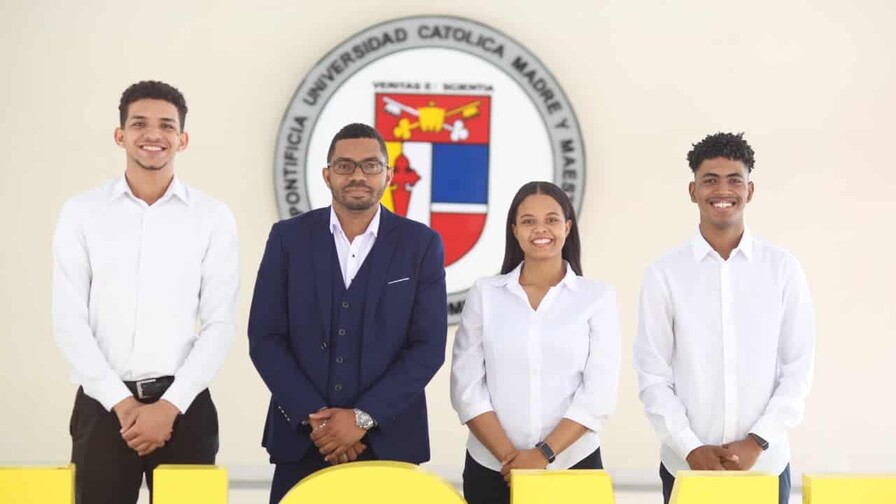 Estudiantes de la Pucmm clasifican a final mundial de competencia tecnol&oacute;gica en China