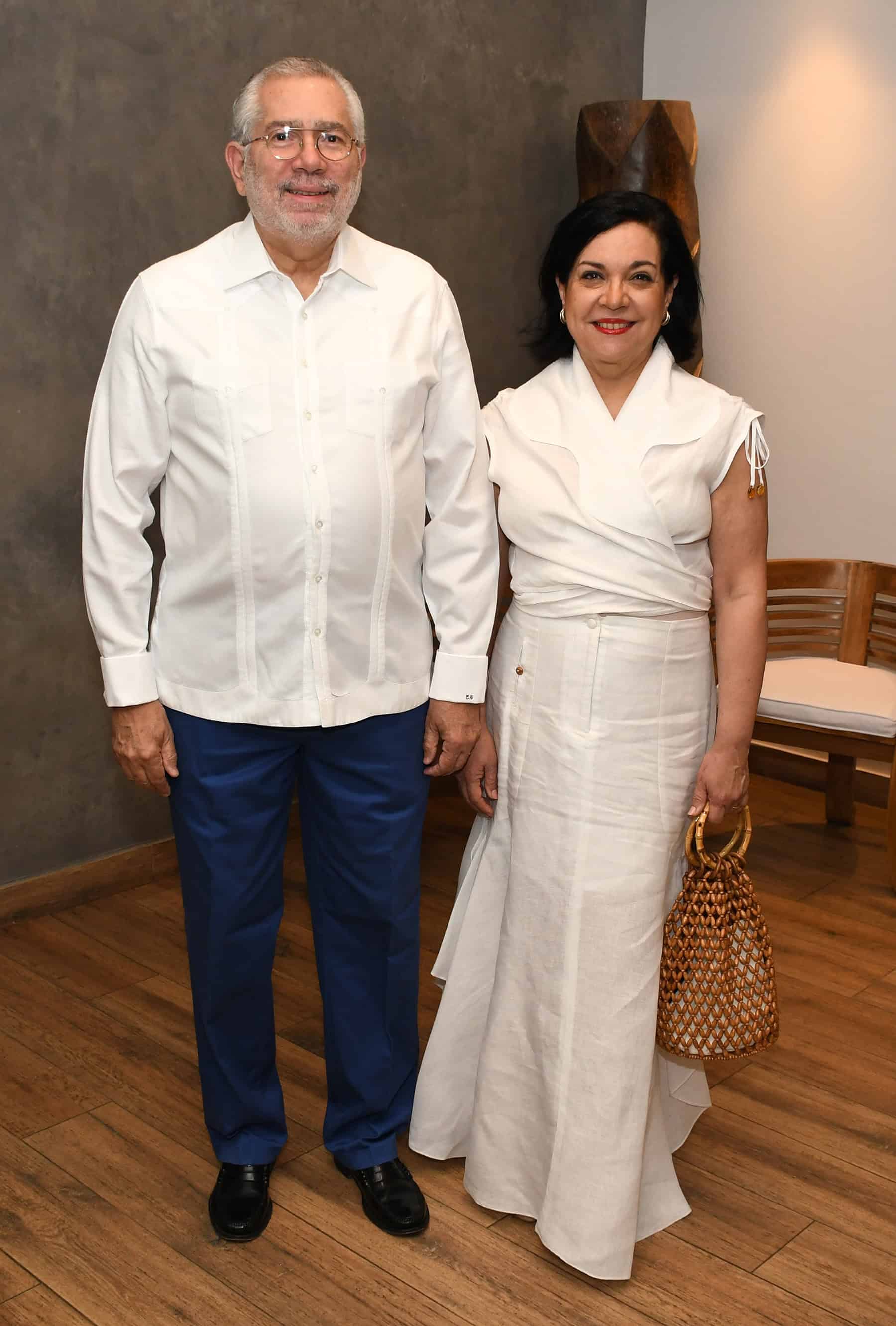 Enrique Valdez y Fabiola Herrera de Valdez.