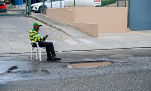 Persisten da&ntilde;os en la calle Jos&eacute; Contreras pese a trabajos de repavimentaci&oacute;n