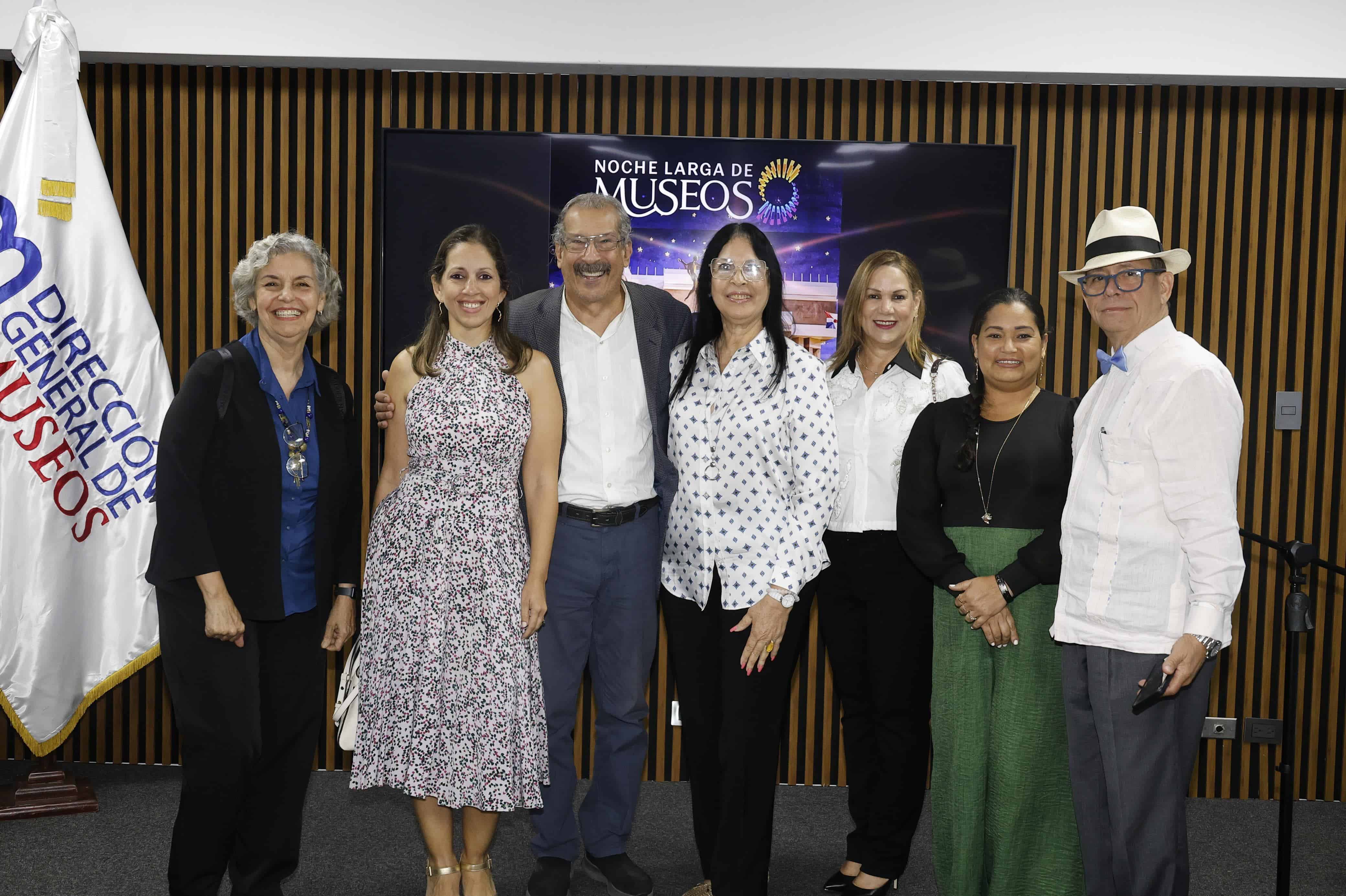Iris de Mondecert, María Belissa, Gullermo Guerrero, Mónica Gutiérrez, Idalia Martínez y Juan Lora.