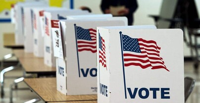 Un 38 % de votantes latinos est&aacute; indeciso y 52 % de ellos prev&eacute; da&ntilde;os econ&oacute;micos por Trump